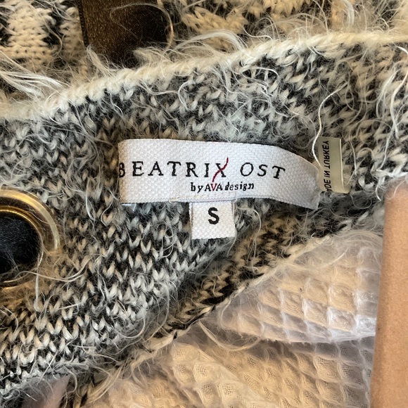 004 -Beatrix Ost Mohair Blend Sweater Size Small - Picture 4 of 4